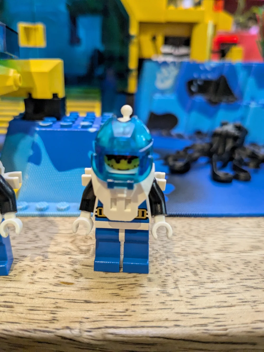 LEGO 6195-1 Neptune Discovery Lab Set - RARE Blue/ Yellow